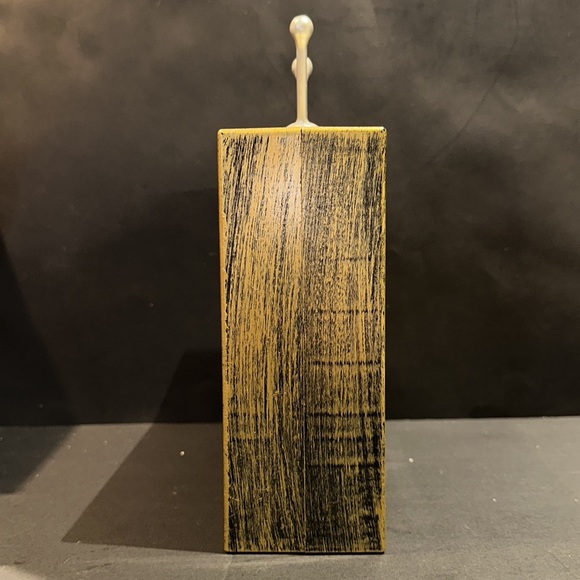 Water filled indoor vintage TV with carollers - Picture 6 of 8